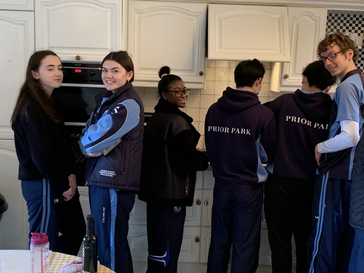 PriorPark's tweet photo. U6 had the opportunity to be #masterchefs today in #Prior4Life as they tried their hand in making spicy chickpea, harissa and cheddar pittas and chicken shawarmas! #CookEatRepeat https://t.co/lz7BqTAZFw