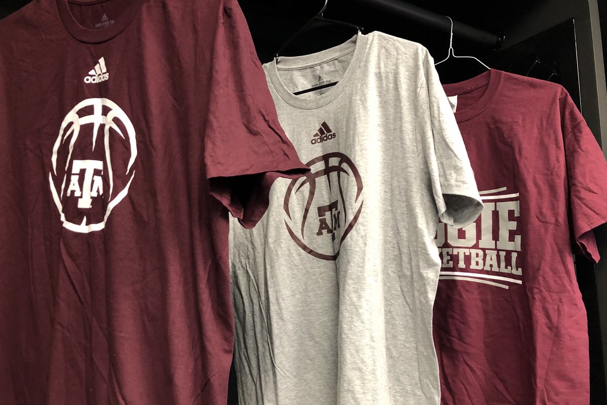 AggieWBB's tweet photo. Everybody loves free shirts 😍 

RETWEET to win this t-shirt pack!
Size: Adult XL

#GigEm https://t.co/G6XA1rnlIe