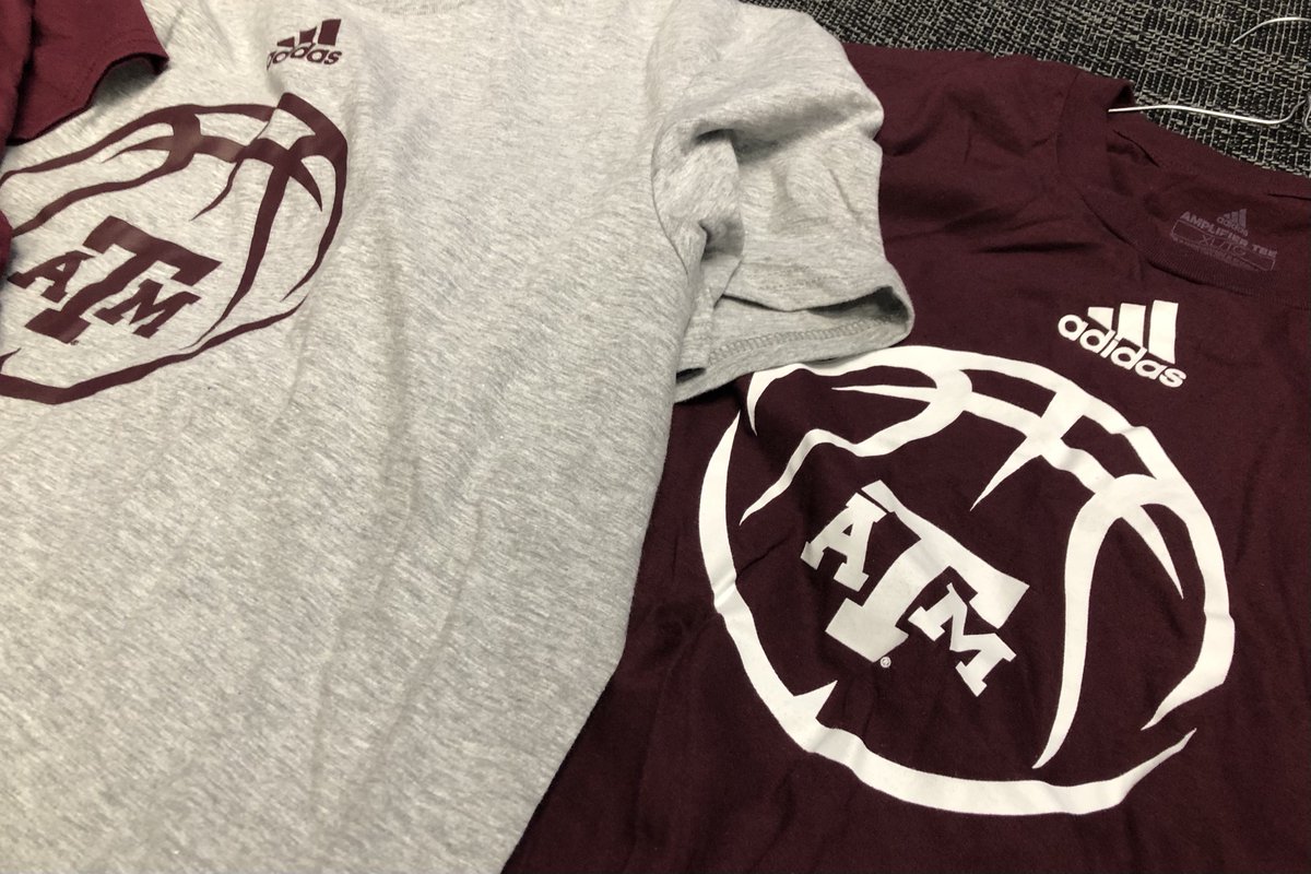 AggieWBB's tweet photo. Everybody loves free shirts 😍 

RETWEET to win this t-shirt pack!
Size: Adult XL

#GigEm https://t.co/G6XA1rnlIe