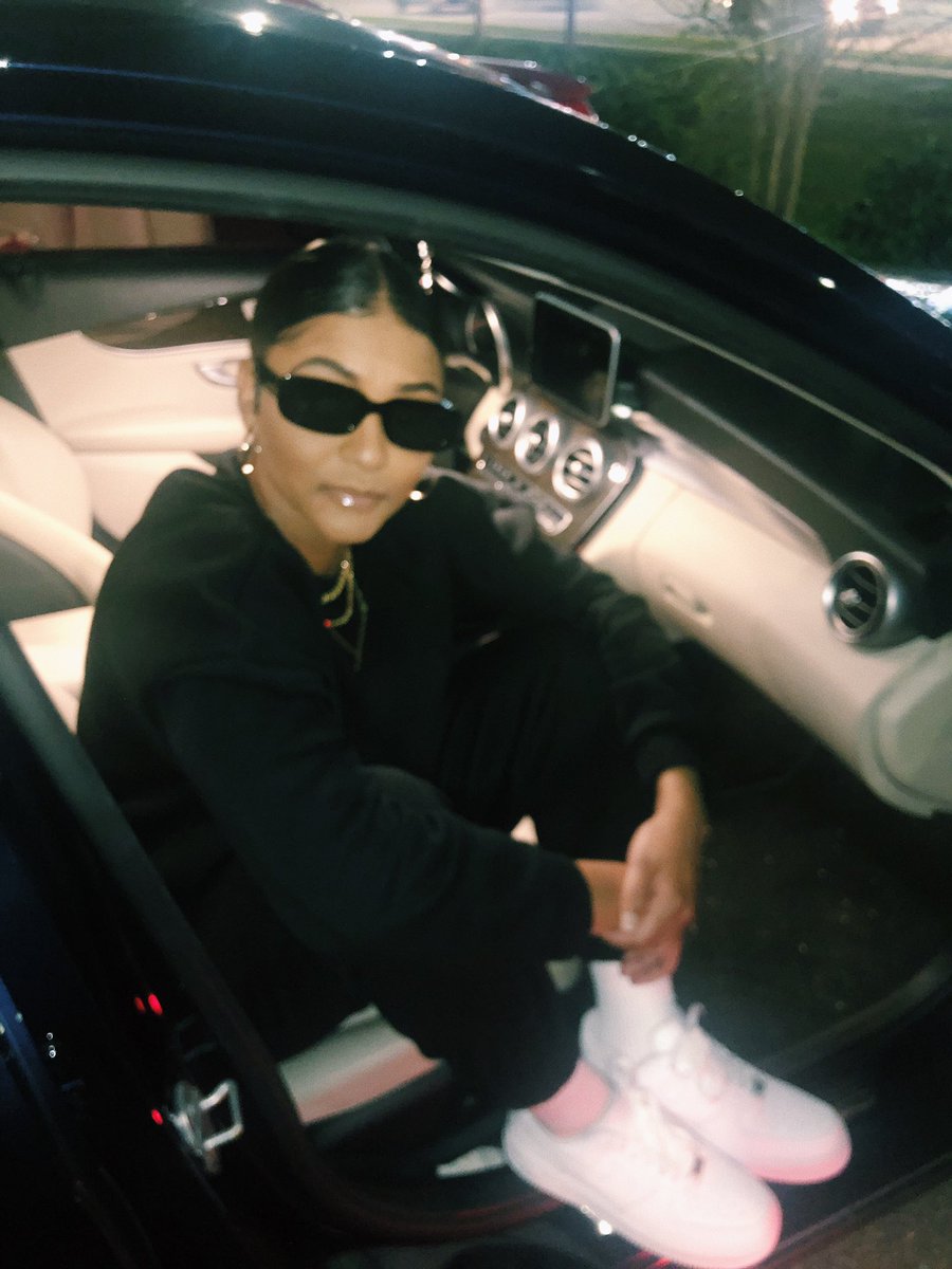 Sweatsuit seasonnnnn ❄️