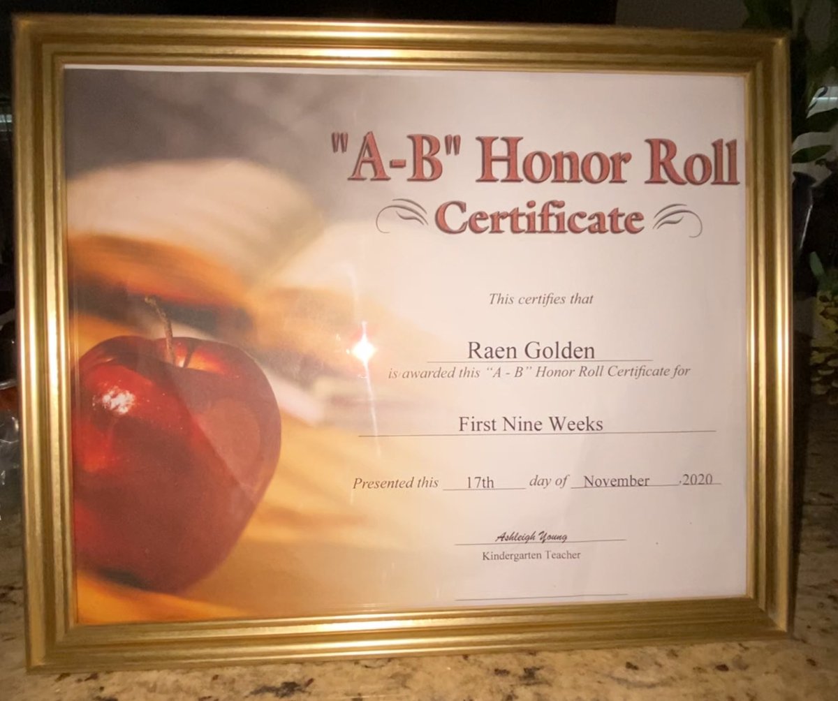 MsChat81's tweet photo. Screaming!!! I am so proud of my baby!! #GoldenBaby #ProudMommy #FirstReportCard #MyPrincess #Kindergarten #WorldChanger https://t.co/HmHoiSPjxI
