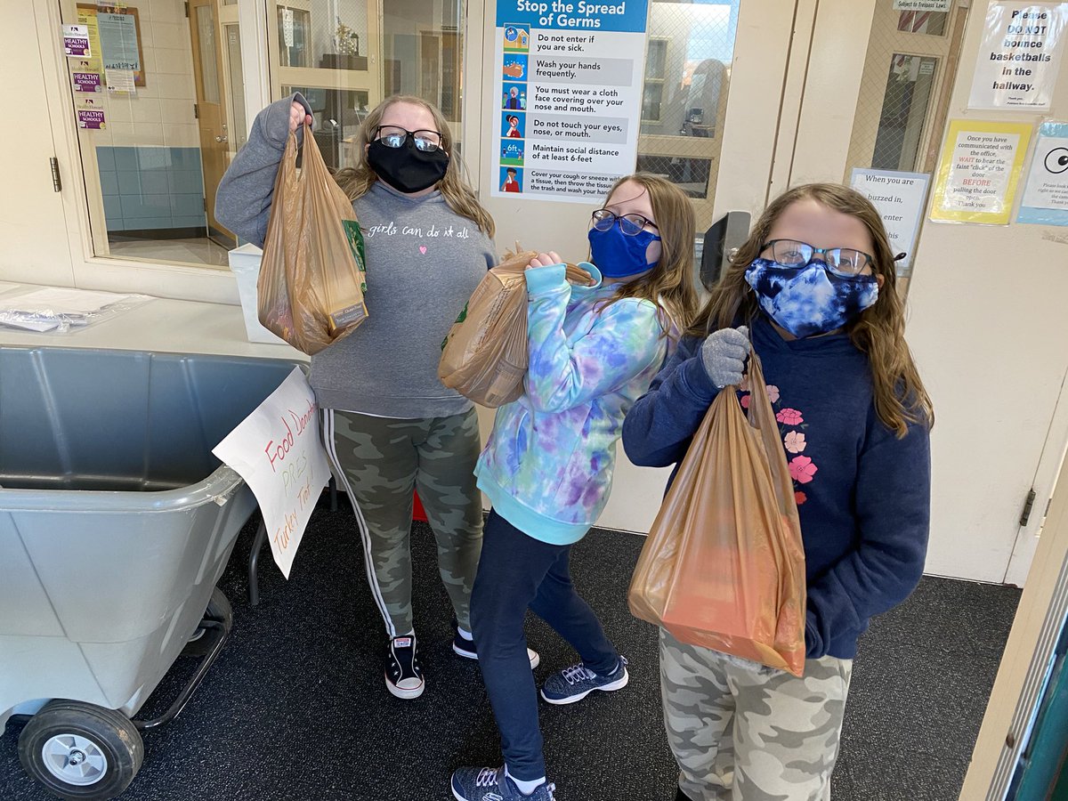 tripletmomplus3's tweet photo. The Seals triplets have contributed to the @PRESPhysEd FOOD DRIVE! https://t.co/VkFi7uygG0