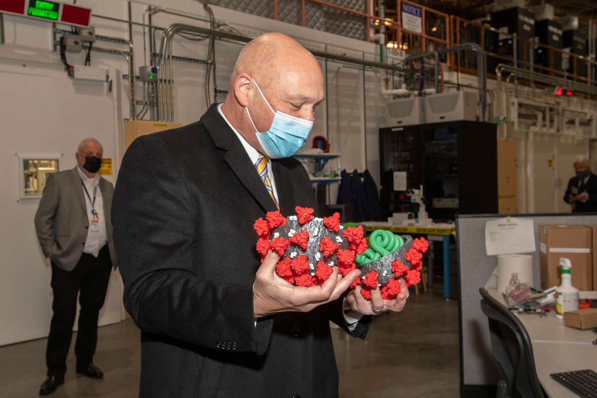 BrookhavenLab's tweet photo. Today we were pleased to host @doescience Director Chris Fall at Brookhaven.
The day’s tour included our new #CryoEM and the #NSLSII AMX beamline, where we’re researching proteins related to #COVID19. https://t.co/f7QnAupcsF