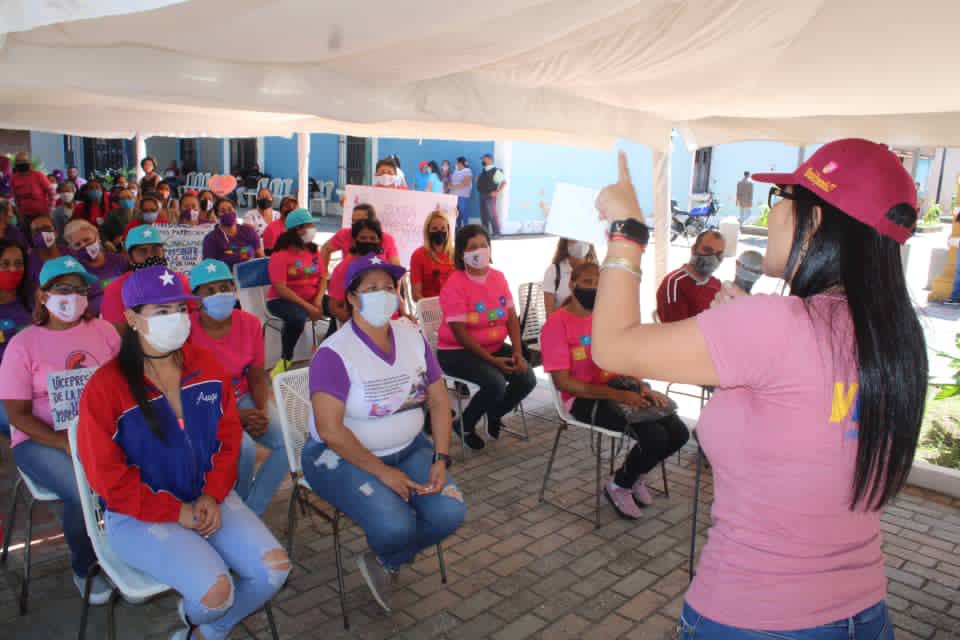 Mujeres del <a href="/PartidoPSUV/">PSUV</a> entre baile, música y alegría recibimos a los candidatos <a href="/JG_COLMENARES/">JOSÉ G. COLMENARES</a> <a href="/figueredoisabe3/">@figueredoisabel</a> para sellar nuestro compromiso el próximo 6D en las elecciones parlamentarias:

VAMOS POR EL CAMBIO EN LA ASAMBLEA NACIONAL PARA SEGUIR FORTALECIENDO LA PROTECCIÓN.