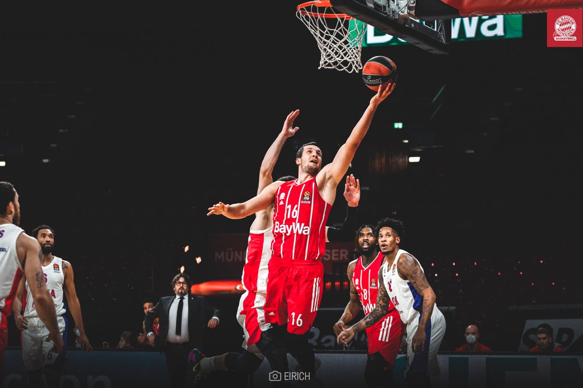 FCBBasketball's tweet photo. 37' | 68-82 | #BAYCSK
11-0 run CSKA. 😕
#FCBB #FCBBlive #EuroLeague #FCBBTogether https://t.co/KdgHIzjEXK