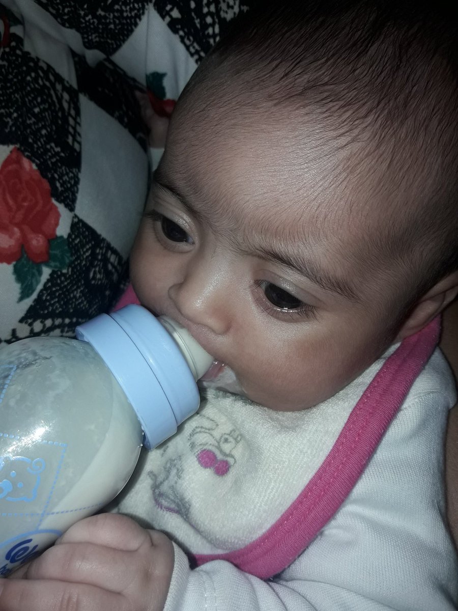 #coğrafya kahvaltı bile yapamıyorum aç kalıyorum Bu sabah komşunun verdiği bir parça  ekmek ne kahvaltı yaptım Ne olur kardeşlerim destek olun bize ne olur elden  ele paylaşın Bir annenin sesini duyurun ne olur na durum sesime ses olun bebeğime destek olun asker bebeği Lütfen 🕋