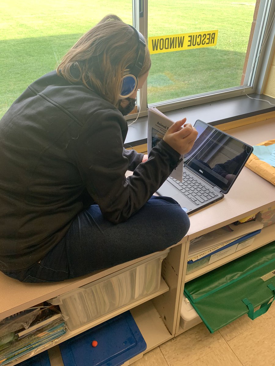 MsLeva__'s tweet photo. Our first virtual book buddies with @MissUOWL class was a great success! #compassionatelyconnected https://t.co/YaBEFcE343