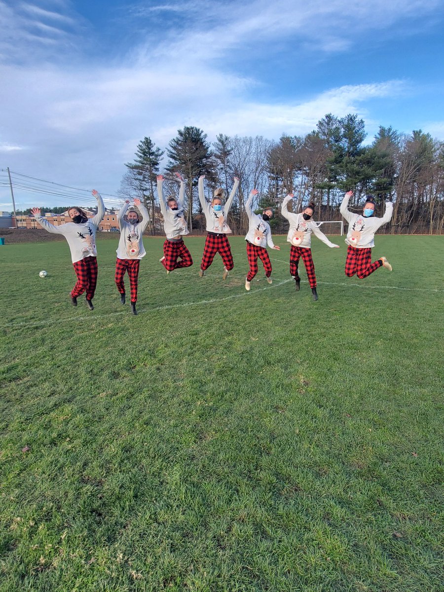NGVSWarriors's tweet photo. Our 7 seniors were feeling very festive today. #OhDeer https://t.co/4t9vYJoqim