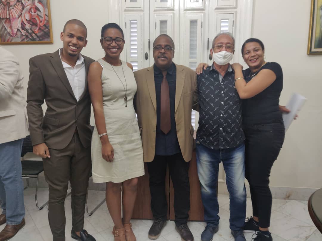 Un momento de felicidad inmensa. Viva la Aragón de Cuba!!!! Este Grammy es una gran alegría, porque viene a coronar la excelencia de más de 80 años. VIVA LA MÚSICA CUBANA!!!! <a href="/inst_la/">Inst. Cubano de la M</a> <a href="/indirafajardo11/">Indira Fajardo</a> <a href="/BonetMartica/">Marta Bonet</a> <a href="/AlpidioAlonsoG/">Alpidio Alonso Grau</a> <a href="/PQMeLoQuitas/">Fernando León Jacomino</a> <a href="/triana_alexis/">Alexis Triana Hernández</a>