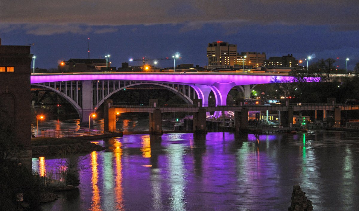 The I-35W Bridge will be lit purple tonight for a moment of unity in honor of the more than 3,000 Minnesotans who have died from COVID-19, and all our frontline workers who continue to tirelessly fight this pandemic. #MNtogether