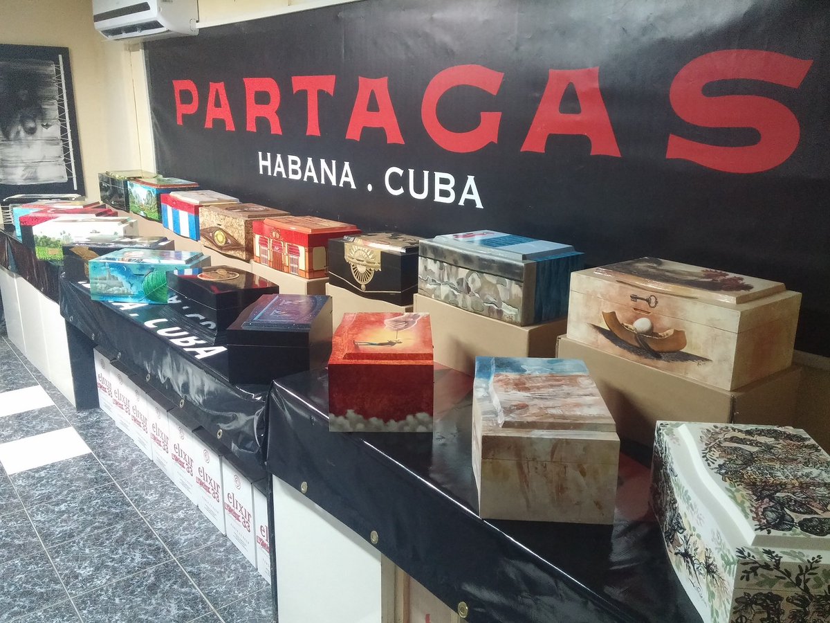 SikereiH's tweet photo. Memories of the 26th Anniversary of Partagรกs' Friends Meeting, November 2014. Humidors by @SikereiH, for more details visit https://t.co/v9lW0qglfa
#Cuba #G121 #cigarlifestyle #cubanhumidor #humidorlife #Premiumcigar #handmadehumidor https://t.co/fC8R7I4YhK