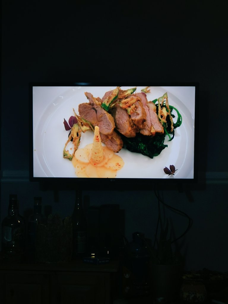 meltingeverest's tweet photo. It's not very often you get to see Nepalese competing in Masterchef professional in the UK - introducing Nepalese spices and cuisine to millions watching! Go Santosh. #MasterchefTheProfessionals #Nepalichef #Nepalicuisine https://t.co/njhkm63LIz