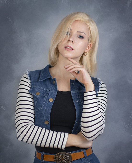 Since you really liked the first few pictures of my Android 18 cosplay, I decided to edit two more. 😁  Cosplay