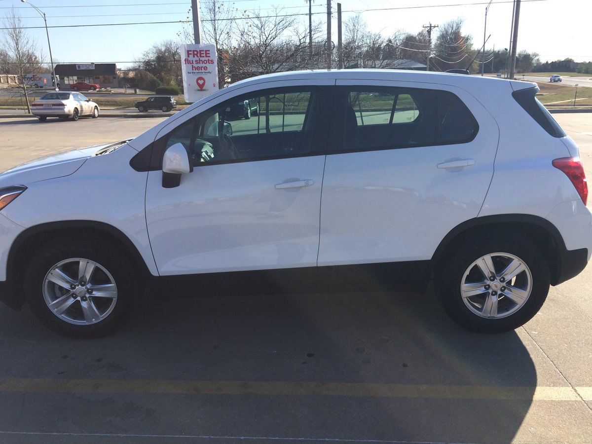 lilynlilac's tweet photo. My new baby. Burial services for my previous baby will be in a day or two. #RIP2001MitsubishiGalant #449989miles #yesyoureadthatright https://t.co/H14xWoGZ2n