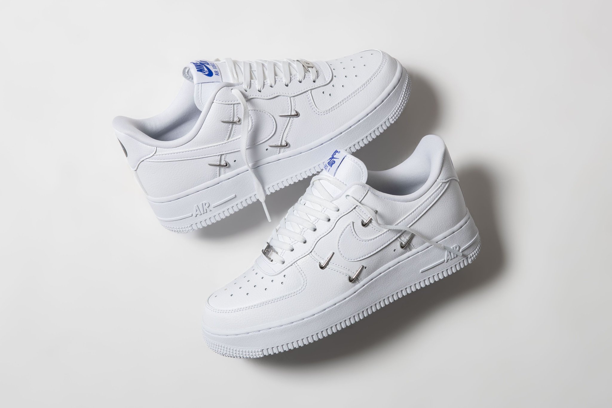 Nike Air Force 1 Low【スウッシュロゴ☆07 LX Mini Swoosh】 Nike Air Force 1 '07 LX Low Mini Swoosh - Metallic Gold W