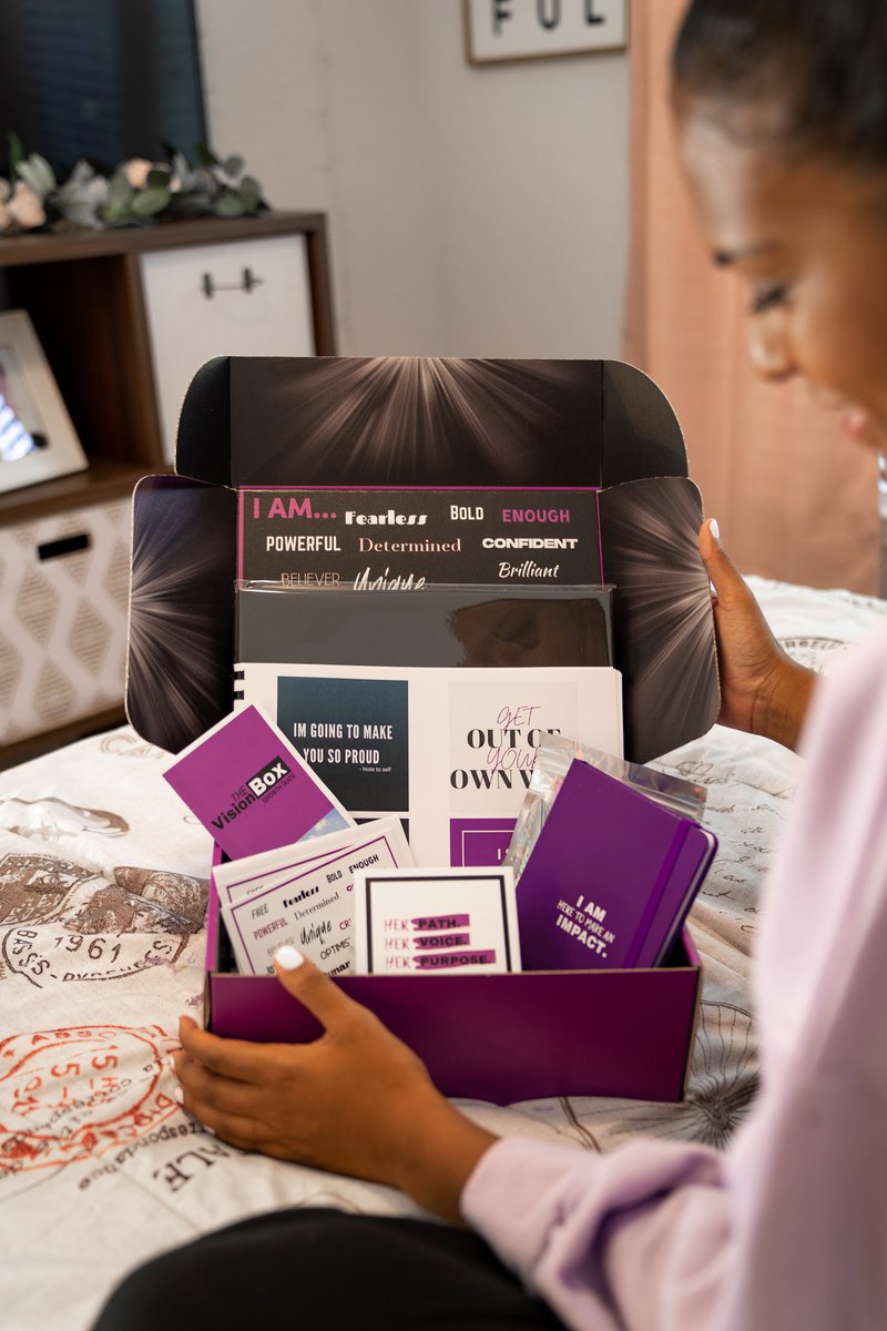 visionswithMo's tweet photo. Vision comes from within. 

Ive created a one of a kind toolkit for female athletes to turn their ideas, goals &amp; vision into a concrete creation. 

Its the Perfect #Holidayseason gift! #DMmefordetails https://t.co/oKHSY8iuZx