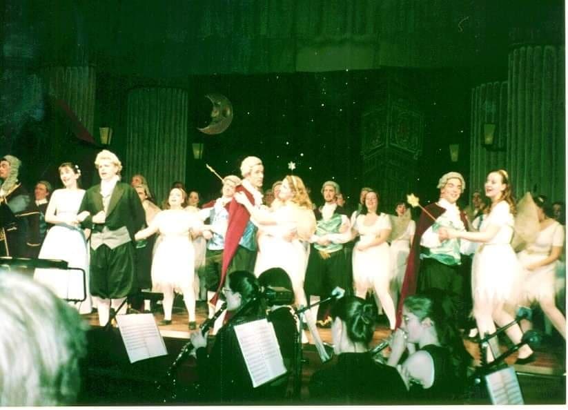 MUGSS's tweet image. 🧚‍♀️🧚‍♂️Soon as we may, off and away!
We'll commence our journey airy -
Happy are we, as you can see, every one is now a fairy! 🧚‍♀️🧚‍♂️

Throwing back to our 1990 production of Iolanthe!

Stay tuned for more #MUGSSThroughTheAges 🔊

📸 Alisdair King and our archive