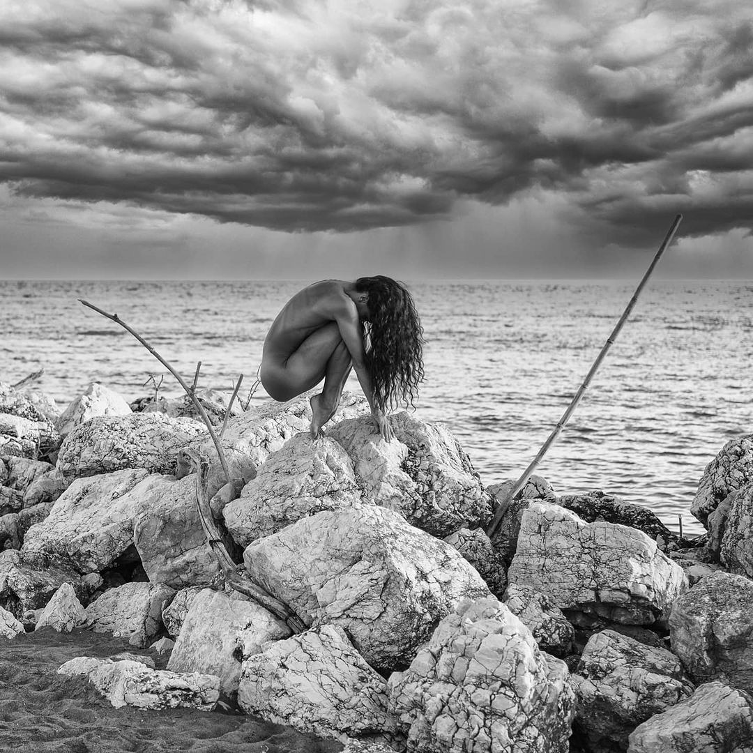 The sky kept her company. 
📸 <a href="/alexnerophoto/">Alessandro Negrini Photography</a> 
M: laetitia_channel_model 
Support team dg_portrait_photographer @agathadevil

#IMPLIED #impliedmagazine #beautiful #model #art #photography #fit #fitness #fitgirl