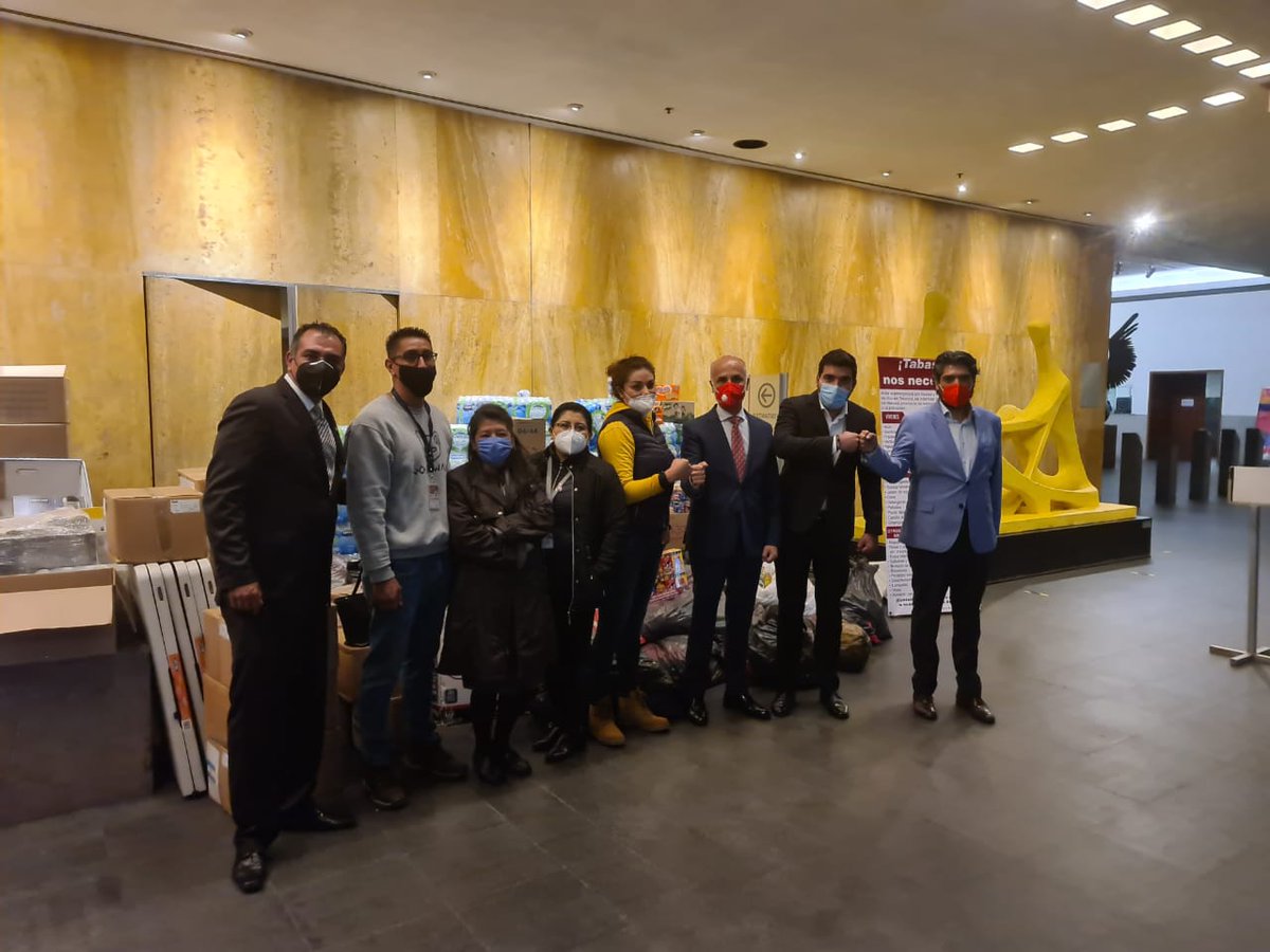 SRE_mx's tweet photo. Nuestro agradecimiento al gobernador @cuauhtemocb10, al @GobiernoMorelos y al Club Rotario "Cuauhnahuac" de @Rotary, por el envío al centro de acopio de la @SRE_mx, del primero de tres camiones con víveres y ropa, para ayudar a la población damnificada en #Tabasco y #Chiapas. https://t.co/mEPfBLvdvK