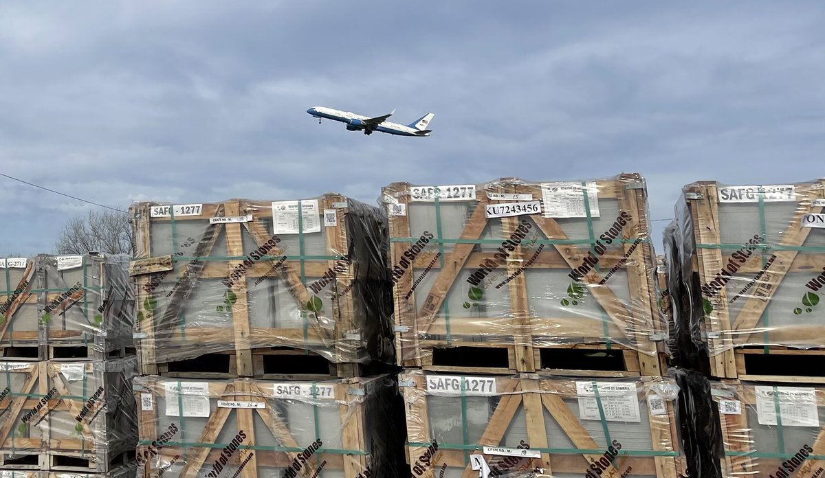WoS_Chris's tweet photo. Air Force 2 trying to get a birds eye view of the @WorldoStonesUSA stock yard. #livewithnature
#hardscapelife
#hardscapebrotherhood
#hardscapemafia https://t.co/UXnC2PjcWT