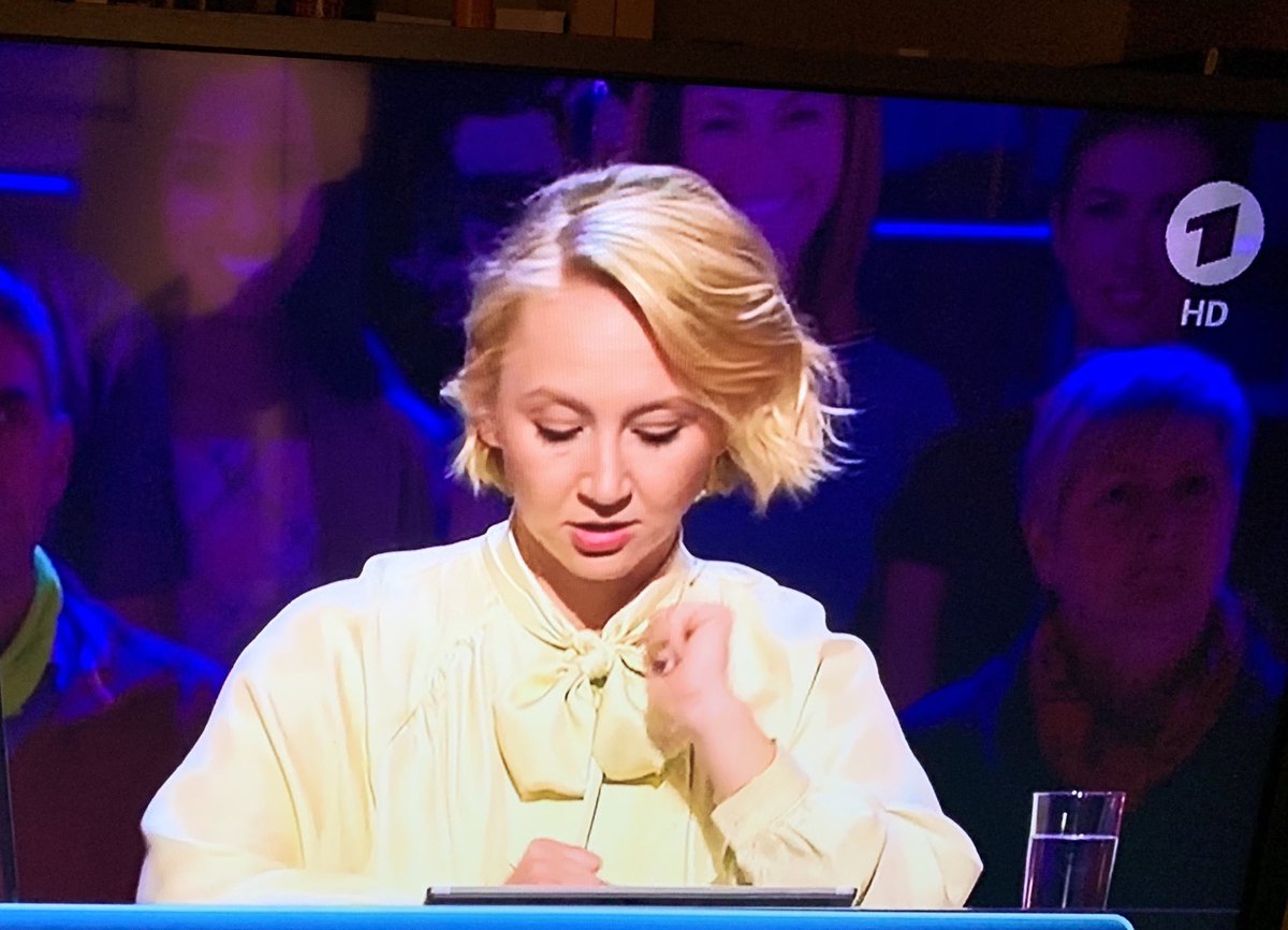 Loistava näyttelijätär Anna Maria Muehe. Isänsä teki hyvän roolin Stasi-upseerina elokuvassa Das Leben der andren. https://t.co/fMqzjld5Ee