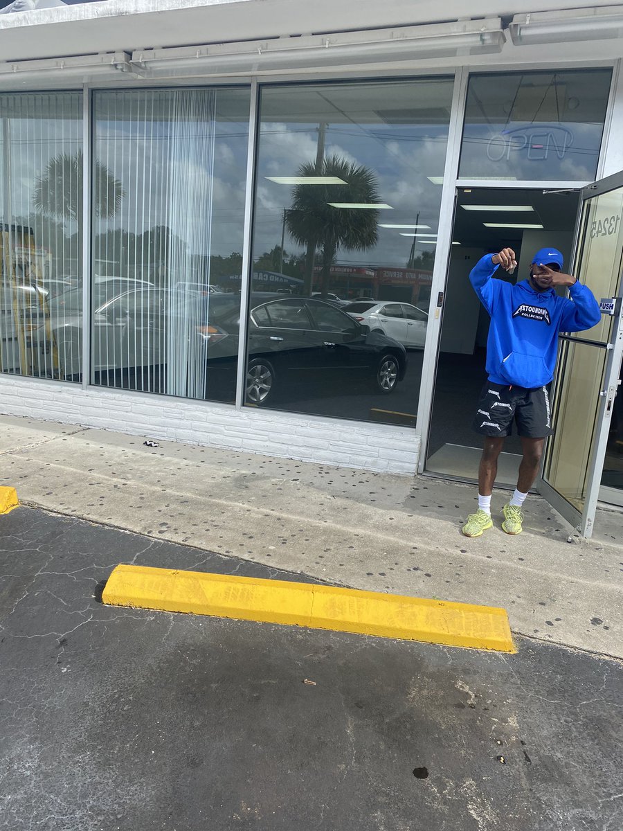 Store front at 18yrs old + senior in highschool 🥺 Success don’t have an age limit ❤️ thank you god for everything &amp; thank you guys for supporting me. ASTOUNDING COLLECTION STORE FRONT BIHHHH