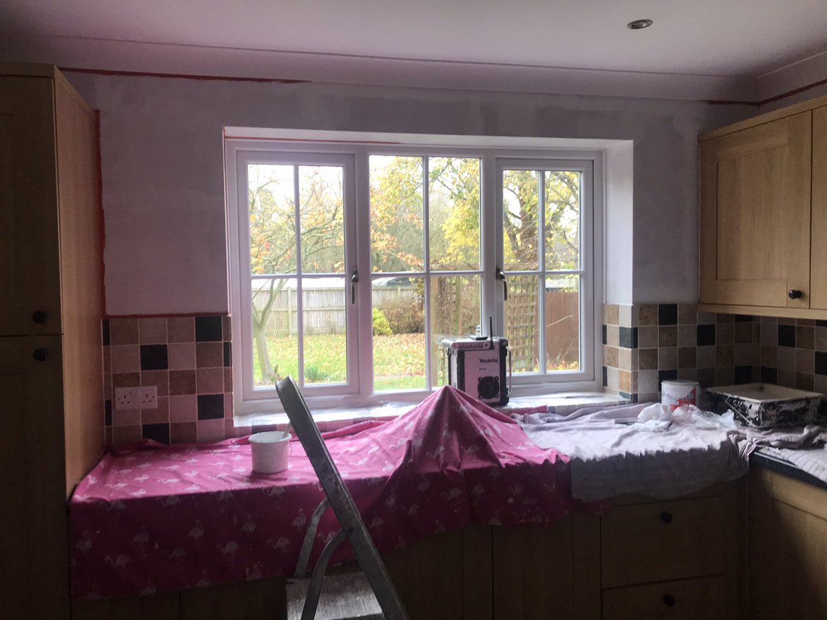 DebbieScrivene1's tweet photo. Forgot to take a before but this bedroom went from F&amp;B Straw to Ammonite I can't believe the coverage @ben_tikkurila @Tikkurila_UK  #optiva5  and kitchen was burnt orange one coat of Bedec Oblit Matt finished with Optiva 5 👊🏻👊🏻👊🏻 https://t.co/8SnH6Do3Ou