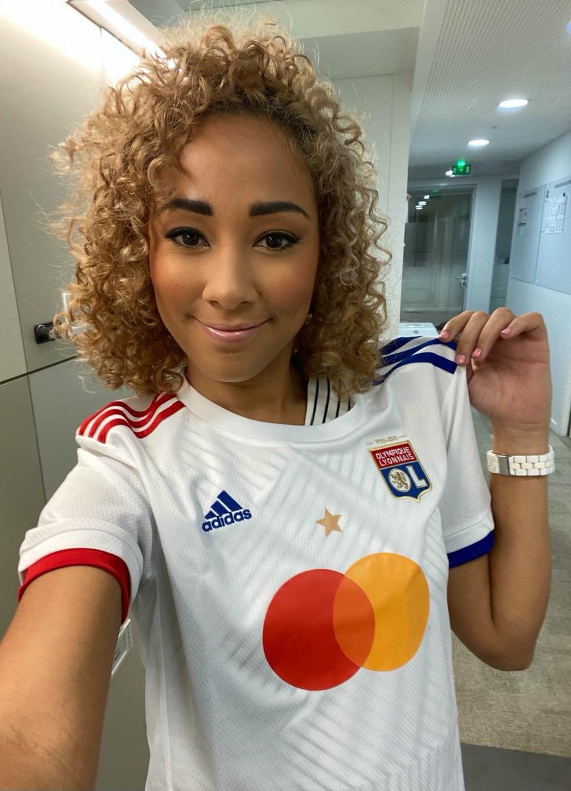 lequipedusoir's tweet photo. 🎁 CADEAU 🎁 

RT &amp; FOLLOW @lequipedusoir pour tenter de remporter le maillot de l’@OLfeminin, à  J-1 de son choc face au PSG !

Un maillot présenté par @vsainsily !
@MastercardFR 

🔥🔥🔥🔥

Réagissez avec #EDS https://t.co/bgzgVDfIv5