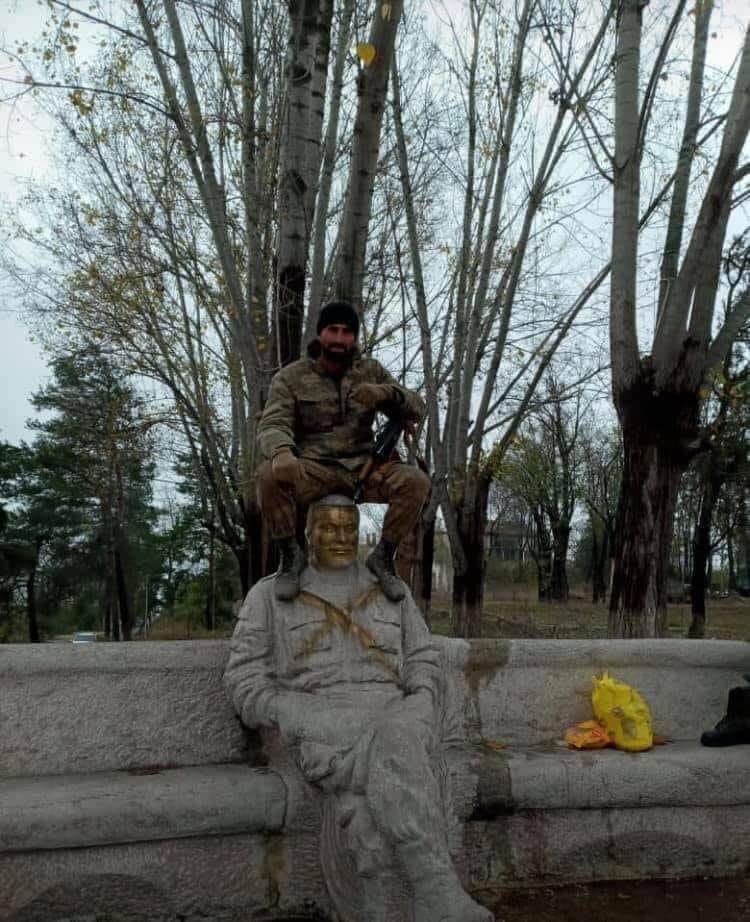 naghdalyan's tweet photo. #Azerbaijan'i AF continue their typical “warfare” agnst #Armenia'n historical-cultural &amp; religious heritage, destroying &amp; disrespecting historical sites &amp; monuments. Statue of Armenian Sparapet Vazgen Sargsyan, natl hero of #Armenia and #Artsakh in #Shushi, was among AZE targets. https://t.co/2t6akFRXDO