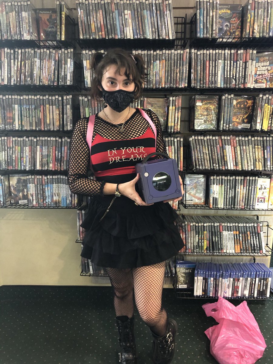 navypeass's tweet image. happy #TransAwarenessWeek2020 I love being me.