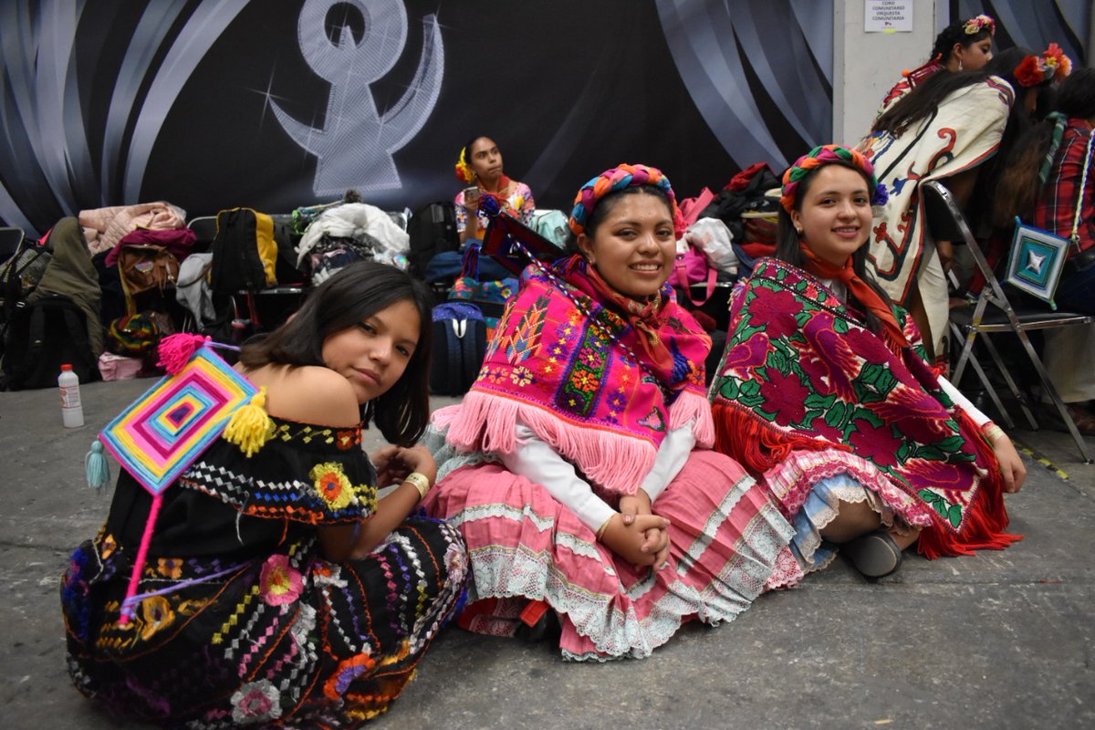 alefrausto's tweet photo. Hace un año los #Semilleros Creativos de #CulturaComunitaria tocaron nuestro corazón en un diálogo artístico con lo más profundo de México y lo más sublime del arte universal. La pasión y talento de niñas, niños y jóvenes, hicieron retumbar el @AuditorioMx en "Tengo un sueño". https://t.co/yd2v8OjERr