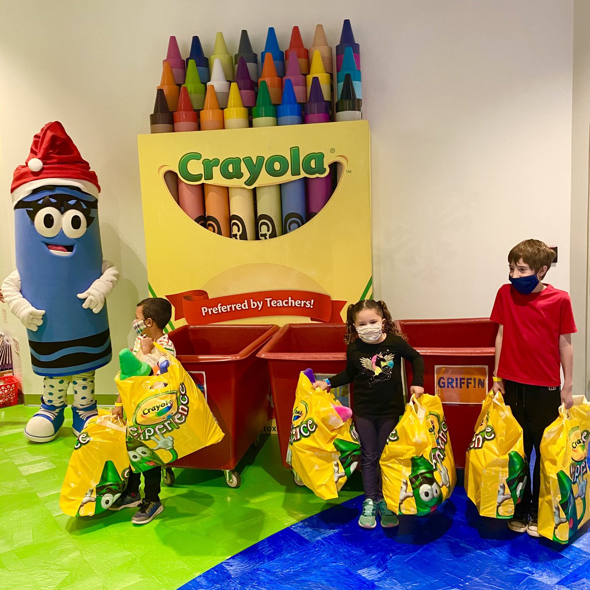 Mike Adams and David Hulse helped bring some color and joy into our morning today at the 64 Seconds of Color Shopping Spree!😊🌈

The Dallas PD are matching all the goods to donate and spread more holiday cheer this year!  #AHeartForKids