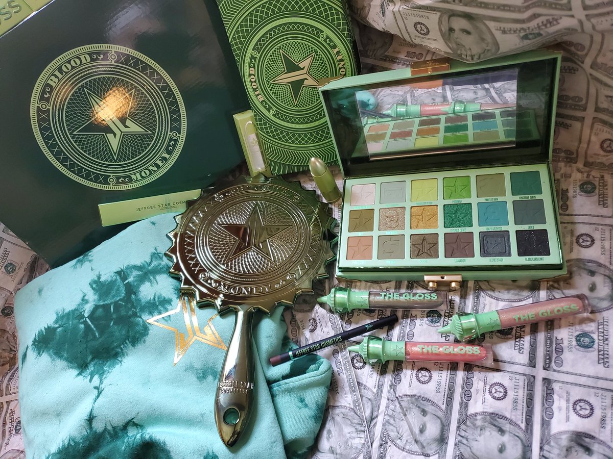 Chels8NS8's tweet photo. Yes ladies &amp; gents.... it's been done, Jeffree Lynn has OUTDONE HIMSELF AGAIN!!! I really am speechless.... the products &amp; packaging are fucking ☆S-T-U-N-N-I-N-G☆ 🤤
Thank you!!!! 
🩸💸💵💫👑🤑🖤💚
@JeffreeStar #jeffreestar #bloodmoney #WOW #outdone #perfection https://t.co/teID5TKa1o