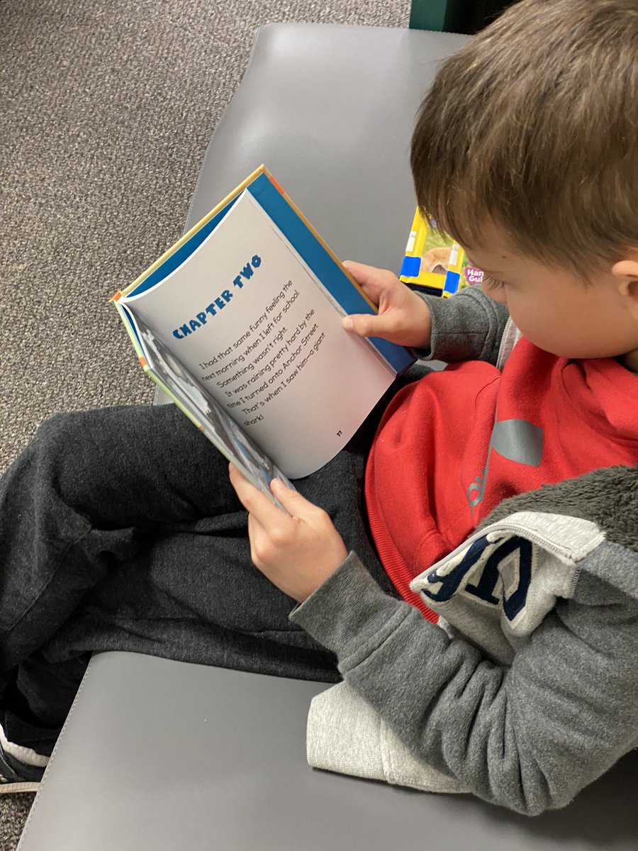 Seguinlibrary1's tweet photo. Thankful for new books to read in the library! #roolibraries https://t.co/0Rc0PZD1Iu