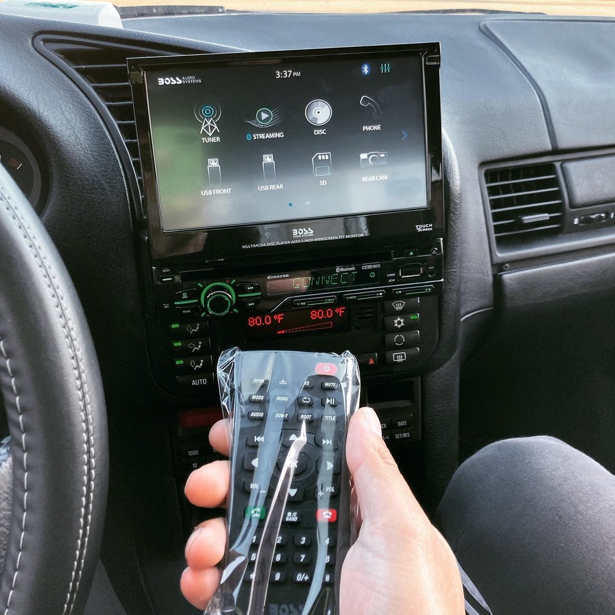 BossAudio's tweet image. The BV9979B freshly installed and ready to go. With a detachable front panel, wireless remote, multi-color illumination options, Bluetooth capabilities, rear camera input, and a DVD player, what more could you need?
PC: @tashm0ney88(IG)
#bossaudio #bossaudiosystems #caraudio #car