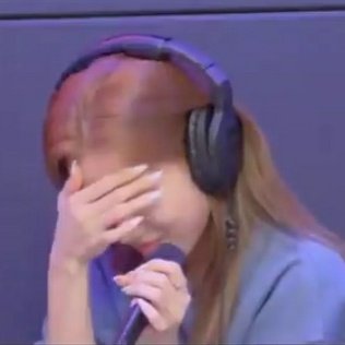 heejinvcr's tweet photo. nada é mais engraçado que as reações da lip depois de fazer aegyo, ela odeia cada segundo KJKKJJKKKJKK https://t.co/xSLcjgIzNa
