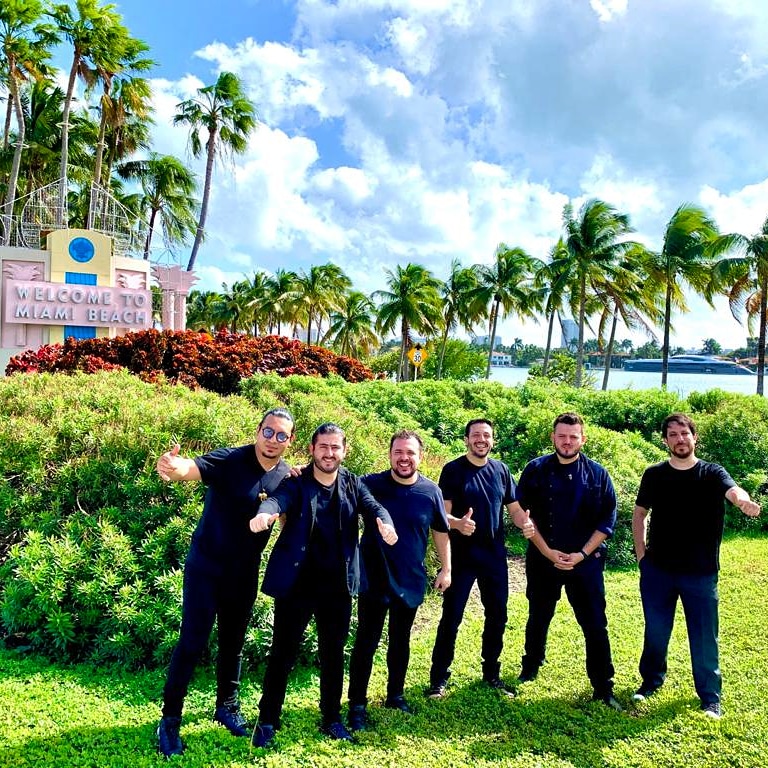 tierraadentropy's tweet photo. Nosotros ya estamos listos para los @latingrammys muy ansiosos y muy agradecidos a la Academia Latina de la Grabación por esta hermosa oportunidad y por abrirnos la puerta al mundo, por dejarnos mostrar un poquito de nuestro idioma, nuestra música y nuestras costumbres 🙏🎶🇵🇾❤️ https://t.co/9VXaBjcXwf