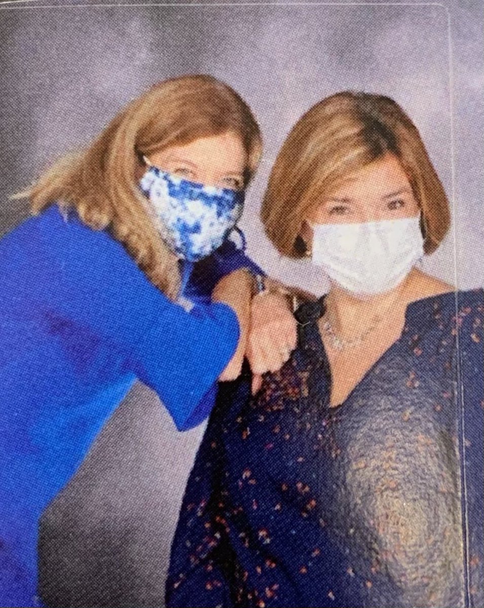 LeslieL22989090's tweet photo. School pics 2020-style. #justrollwithit #yearofthemask #memories https://t.co/9B3rqb8cfP