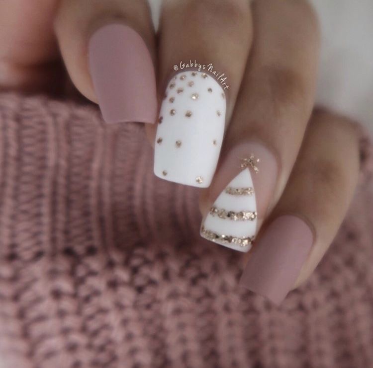 Tanning_V's tweet photo. Just to get you in the Christmas naily mood 🎄🎄🎄🎄🎄🎄 

Who’s looking forward to having Christmassy nails???? 💅🏻 https://t.co/20thFQfbZ8