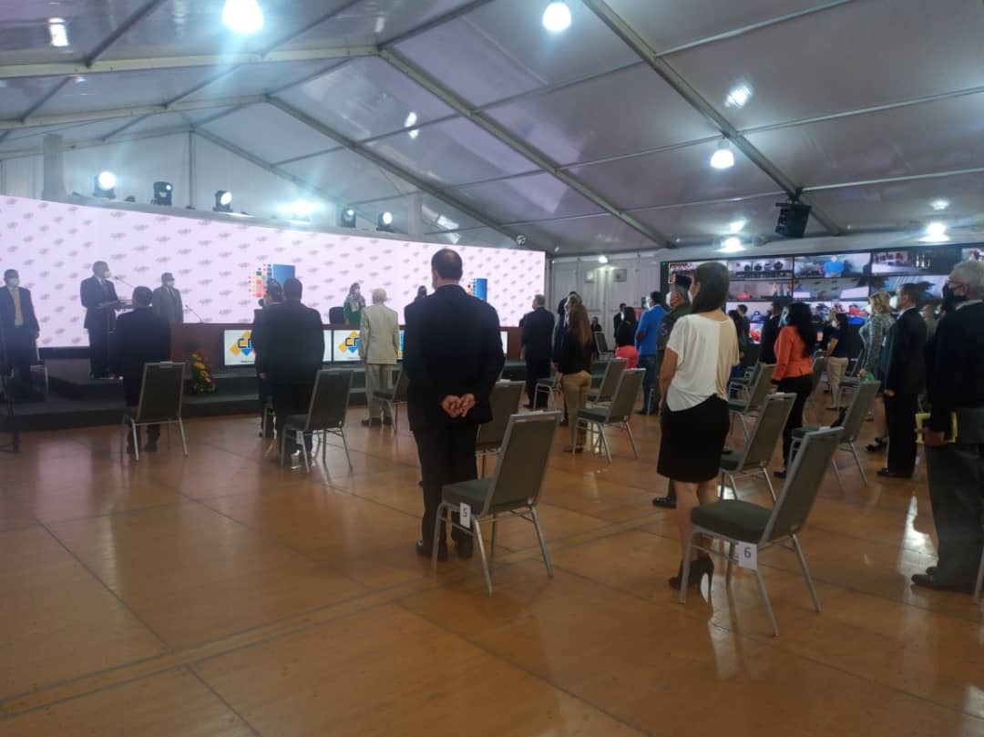cneesvzla's tweet photo. #19Nov, Día del Funcionario y la Funcionaria Electoral, la presidenta del @ve_cne, Indira Alfonzo, junto a las autoridades del Poder Electoral, rindieron homenaje a las trabajadoras y los trabajadores por su labor en pro del fortalecimiento de la Democracia.

CNE #TiempoDeElegir https://t.co/OpVyANV4G2
