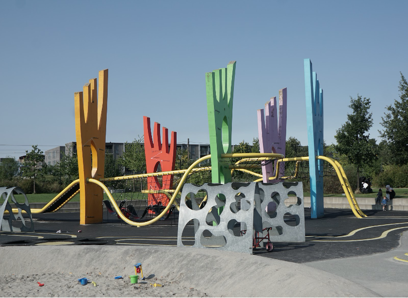 4cities_eu's tweet photo. As part of the fieldwork conducted for “Urbanism and Architecture” course, Claire Griffith and @vivisrock from #Cohort12 share their individual analysis on the users, producers and features in three parks in #Copenhagen. Read both stories here ⬇️

https://t.co/JhLCNqPczq https://t.co/xoaxRFcFH2