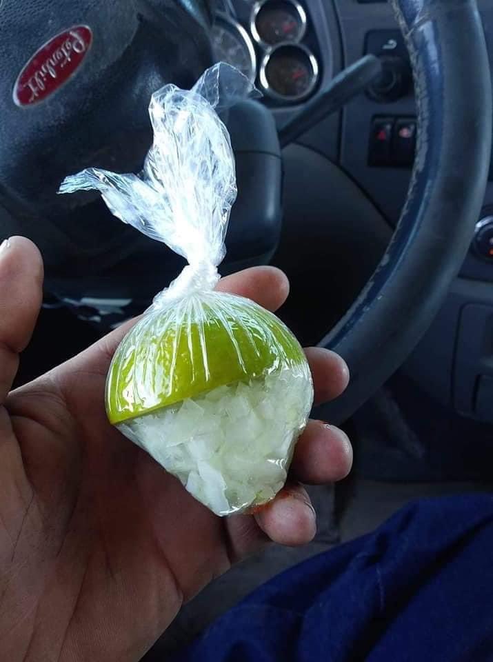 Esa doña que me vendió el consomé  se me hace que antes era narquilla la cabrona