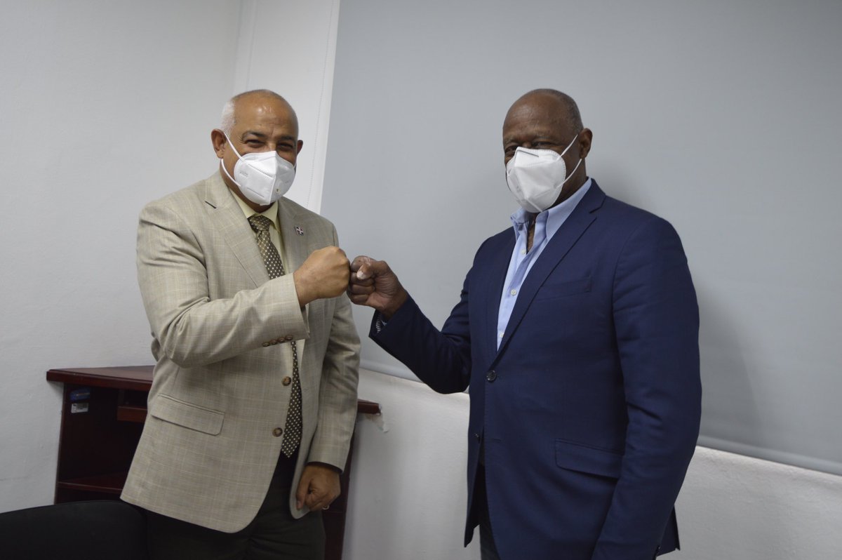 SaludPublicaRD's tweet photo. Nuestro Ministerio se vistió de gala con la visita de cortesía que nos realizó la leyenda del merengue, el “Caballo Mayor”, Johnny Ventura, quien fue recibido por el viceministro de #DIGEMAPS, Dr. Claudio Brito, en representación del ministro @plutarcoariasmd.
#CulturaEsSalud https://t.co/Kj4IquoTo1