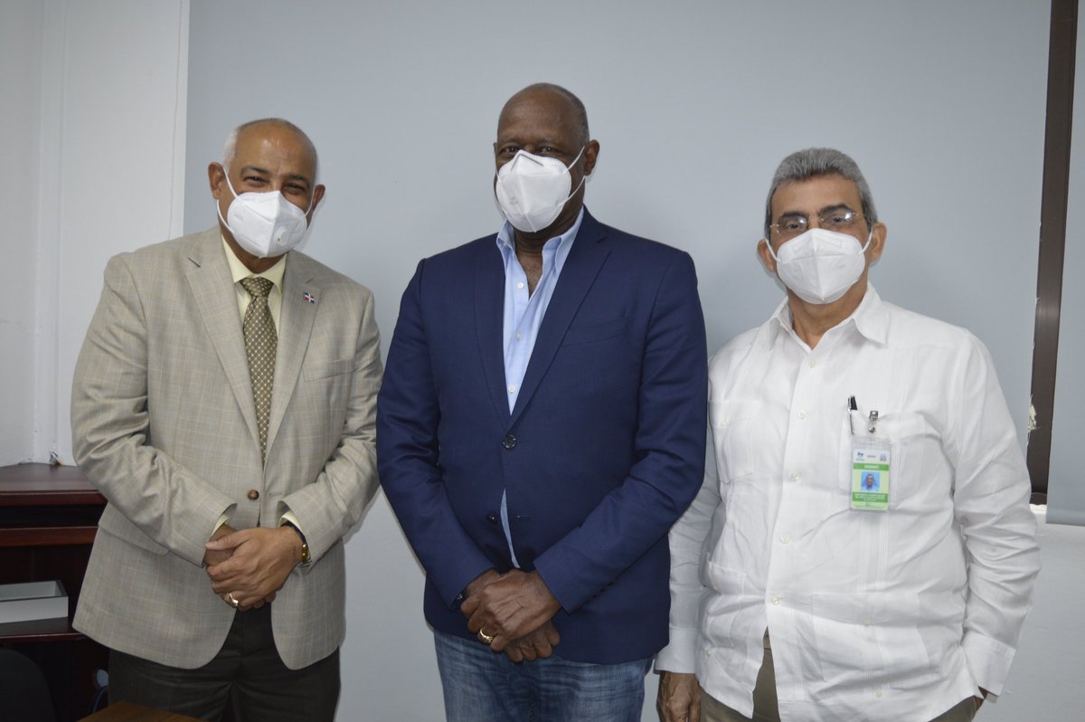 SaludPublicaRD's tweet photo. Nuestro Ministerio se vistió de gala con la visita de cortesía que nos realizó la leyenda del merengue, el “Caballo Mayor”, Johnny Ventura, quien fue recibido por el viceministro de #DIGEMAPS, Dr. Claudio Brito, en representación del ministro @plutarcoariasmd.
#CulturaEsSalud https://t.co/Kj4IquoTo1