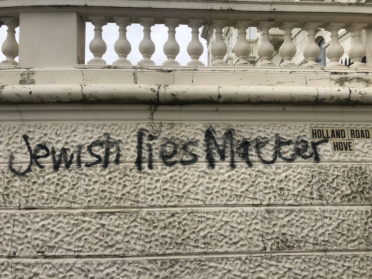 A story of ‘polite’ antisemitism:This hateful graffiti was scrawled on a wall in Brighton nearby Jewish ppl’s homes and synagogues. My Jewish friend posted it horrified and one of her ‘friends’ deemed it valid criticism of Israel. I begged to differ. /1