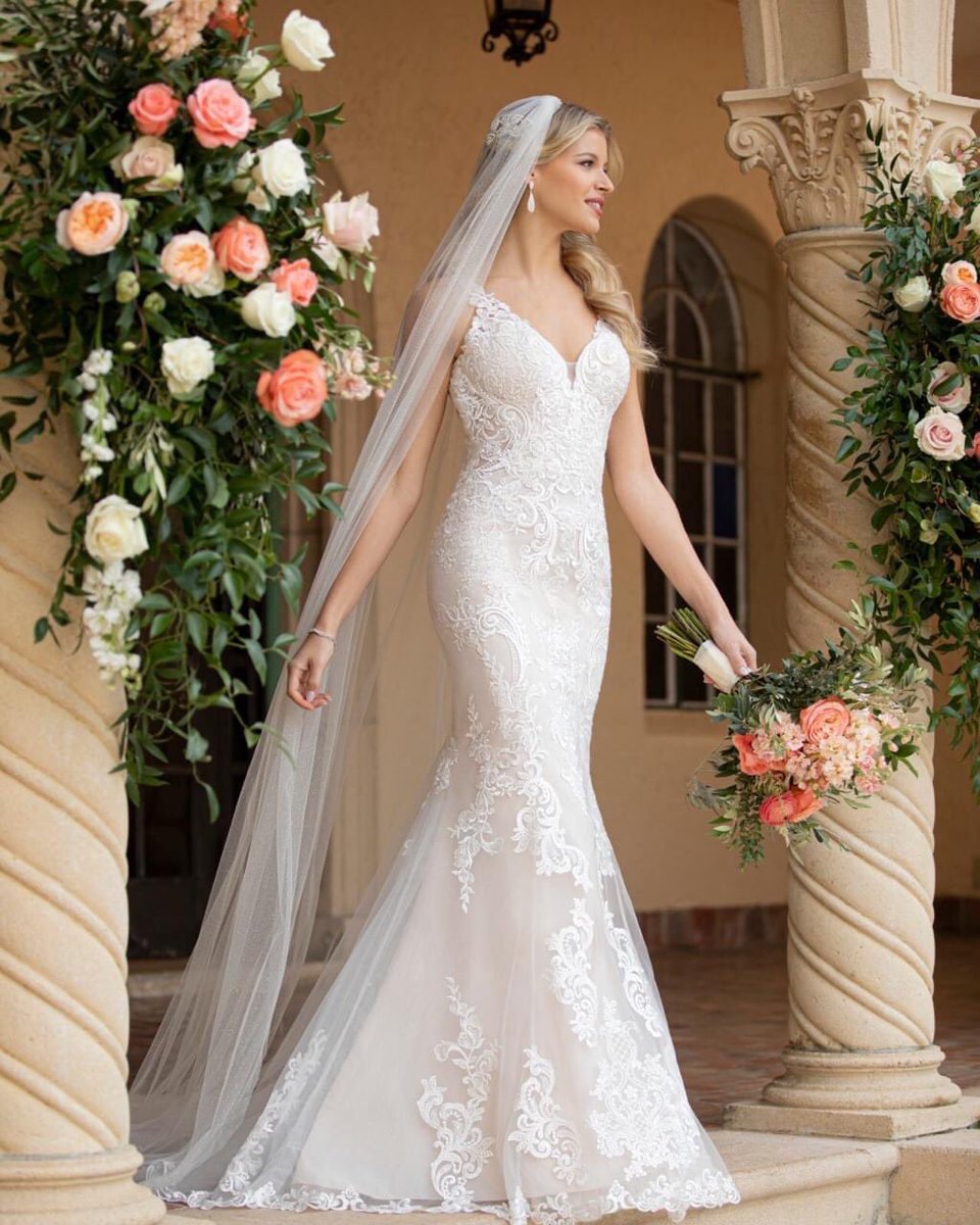 circleparkbride's tweet photo. #Stella dress making us blush 🥰
.
.
.
#stellayork #SoStella #stellabride #glambride #glamourbride #weddingbabe #laceweddingdress #dreamweddingdress #bridesdress #weddingdressinspo #weddingdetails #weddingstyle #brideinspo #weddingfashion #wedspiration https://t.co/P1yHgpVCOD