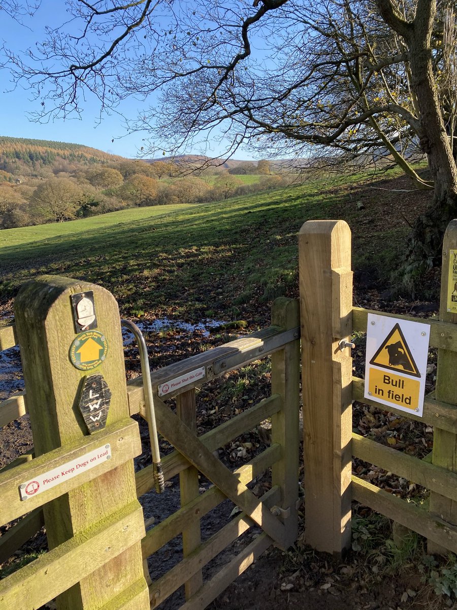 Jaspersmum's tweet photo. Encountered this Bull in Field sign by Right of Way, Cleveland Way and Lyke Wake Walk way markers across the same field. There wasn’t a bull. My question is, is it lawful to put a Bull In Field sign - or a bull -where there is a public right of way? #ramblers #bull #rightofway https://t.co/gOtUr0KVGw