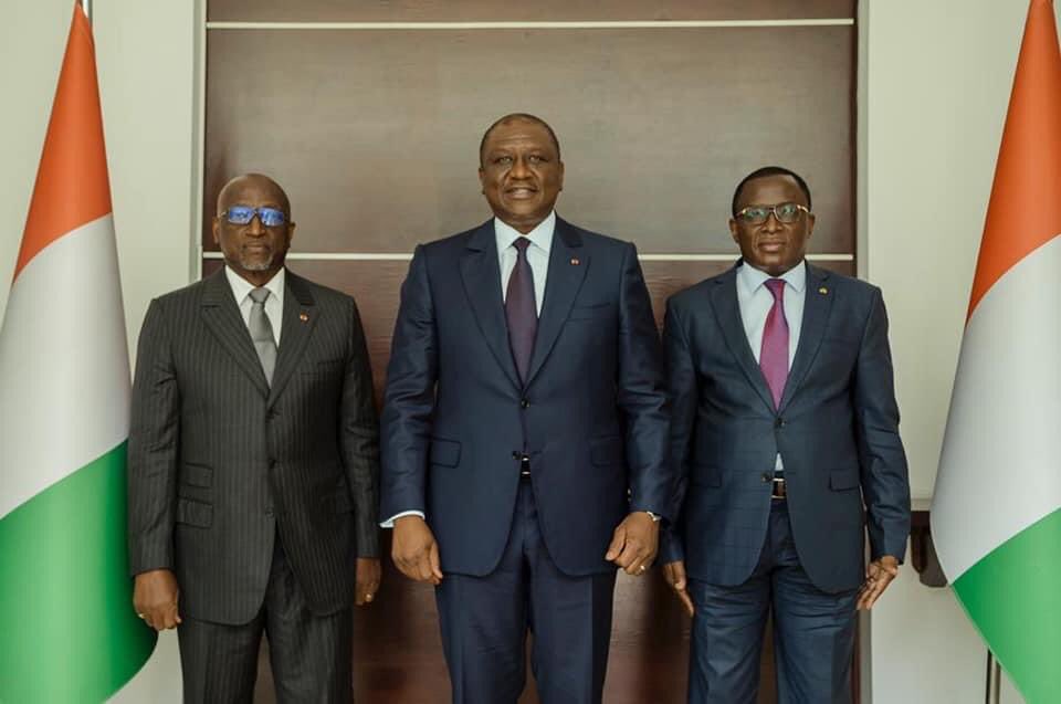 CotedIvoire_off's tweet photo. #FlashCiv
M. Jacques Anouma a présenté officiellement sa candidature à la présidence de la Confédération Africaine de Football (CAF) au Premier Ministre @HamedBakayoko1.
Était présent à cette rencontre M. Danho Paulin, Ministre des Sports. https://t.co/WMBGFAoSXE