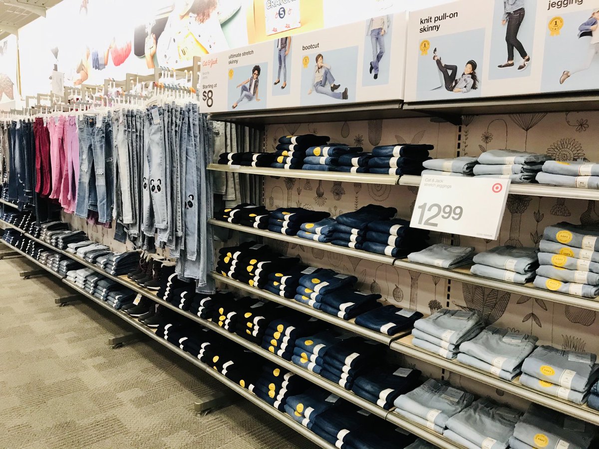 Jessica05456673's tweet photo. Keeping the denim crisp for the holidays ⁦@VisualMiami⁩ ⁦@Alexandra_Berg1⁩ ⁦@nikihcopeland⁩ https://t.co/S5CdTDYIuP
