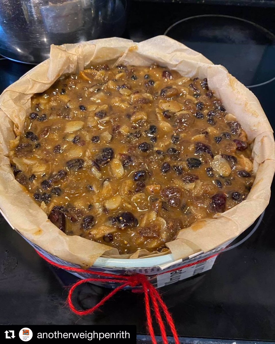 There is still time to make your Christmas cake! Zoe from our Penrith shop made the lovely cake pictured here 🤩 All the dry ingredients are from Another Weigh... bring your list or order for click and collect at anotherweigh.uk/order